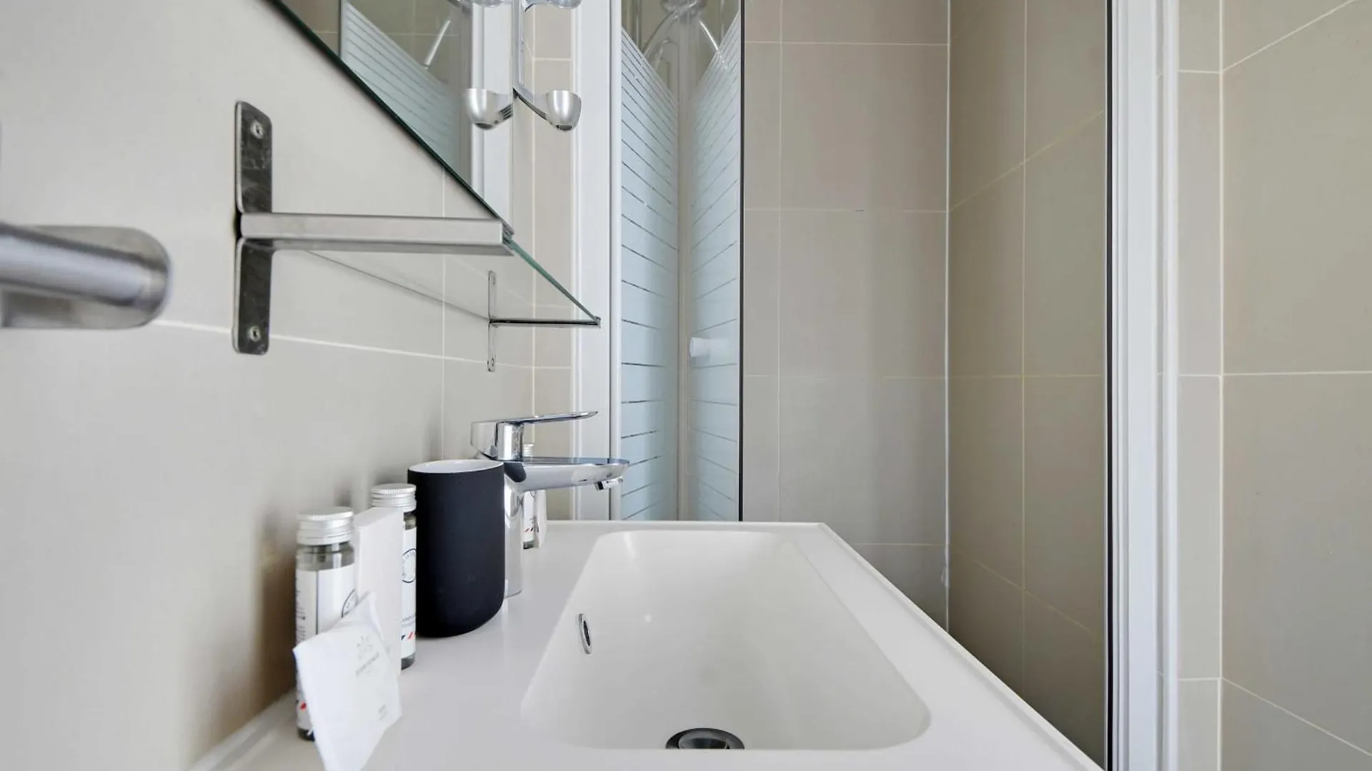 Charming Studio Boulevard Magenta Paris