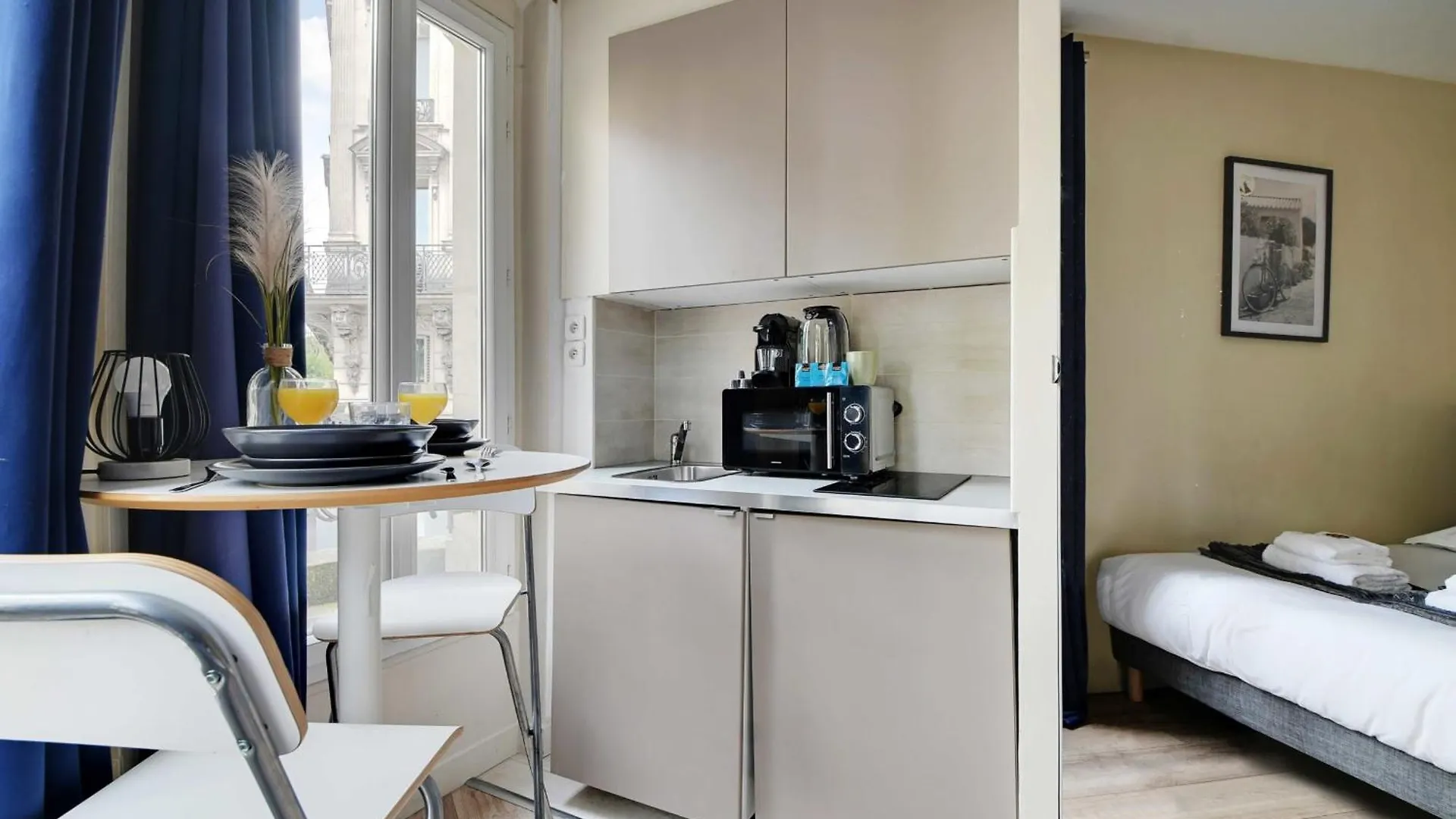 Charming Studio Boulevard Magenta *